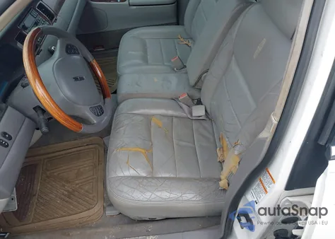 2002 Lincoln Town Car Signature z USA, uszkodzony, nr VIN 1LNHM82W42Y659125